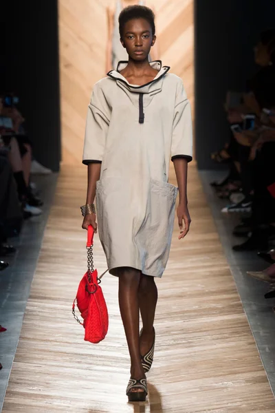 Look 32